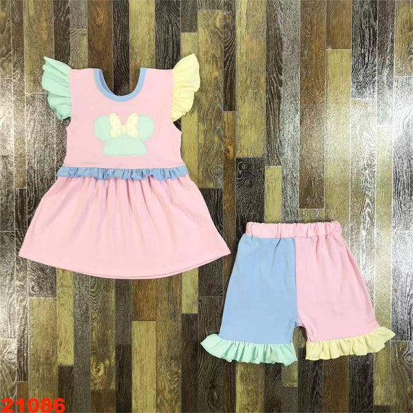 Minnie Vintage Pastel Shorts Outfit