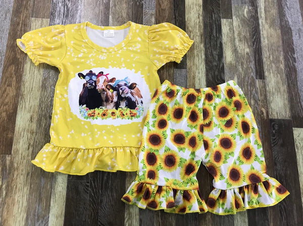 Cow Sunflower Shorts Outfit